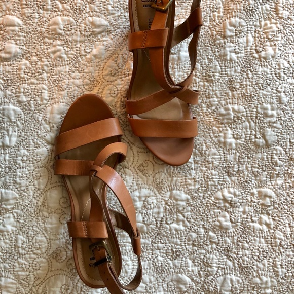 Clark’s Tan/Camel Dressy Leather Sandals - Wide - Picture 2 of 10